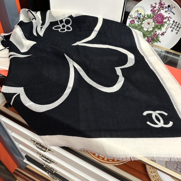 Chanel double c cashmere long scarf - Picture 5 of 9